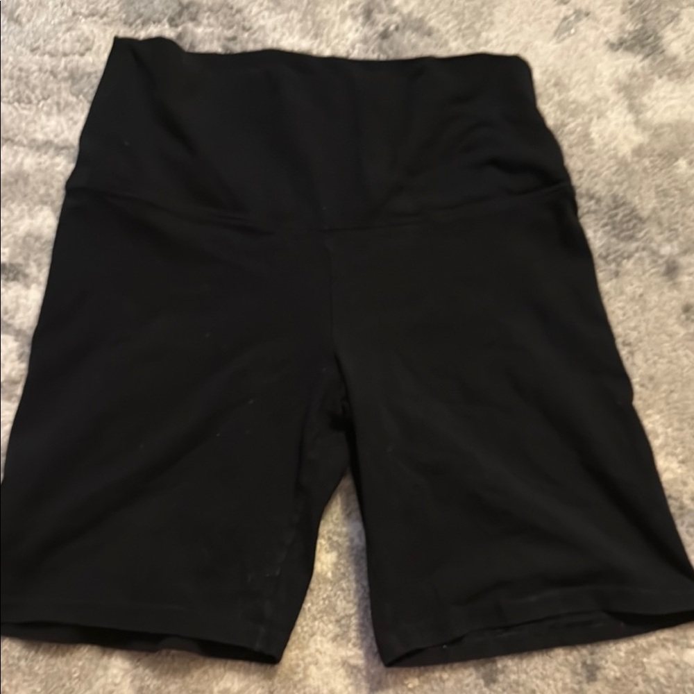 Aritzia TNA size small biker shorts